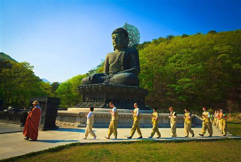  Practicing Buddhism in Korea: A Path for Modern Pilgrims – Unveiling the Tapestry of Faith and Modernity